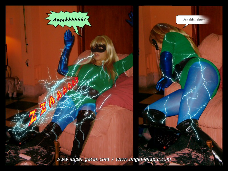 Leona de Jade, la superheroina derrotada, inconsciente, capturada en super-gatas.com